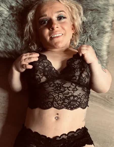 Midget stripper XXX sassee cassee profile photo