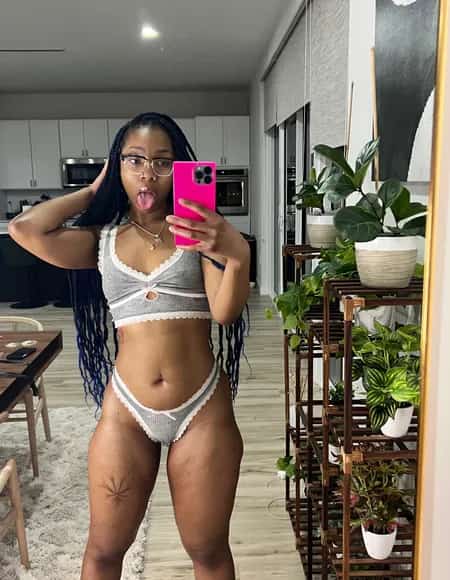 𝗦𝗨𝗚𝗚𝗔𝗔 𝗕𝗜𝗚 𝗕𝗢𝗢𝗧𝗬 𝗔𝗦𝗦 🍑 profile photo