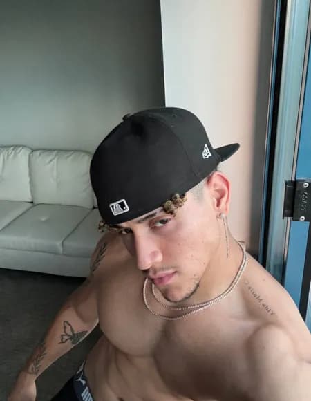 Papi juancho 🤴🏻 OnlyFans profile