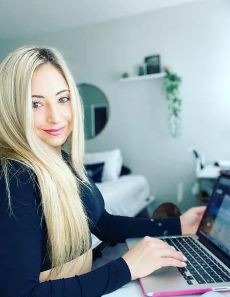 𝔐𝔦𝔩𝔞 ℜ𝔞𝔢 OnlyFans profile