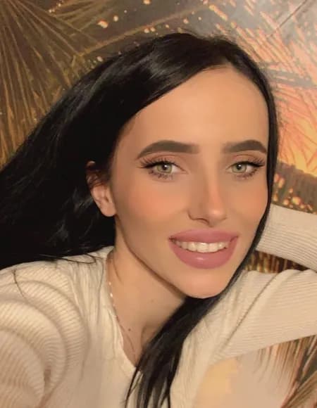 Sara OnlyFans profile