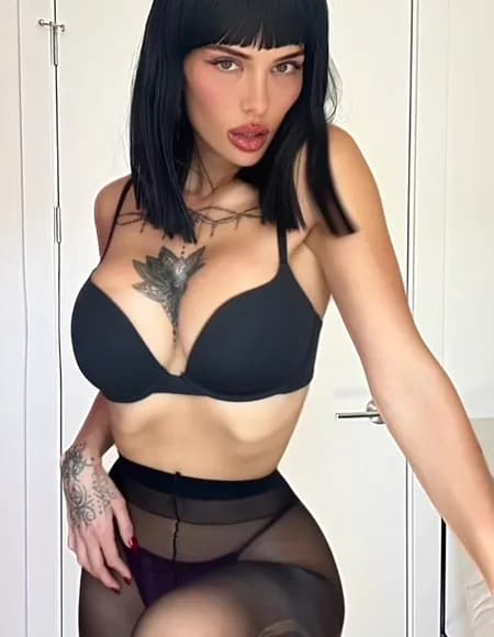 Shia Snow OnlyFans profile