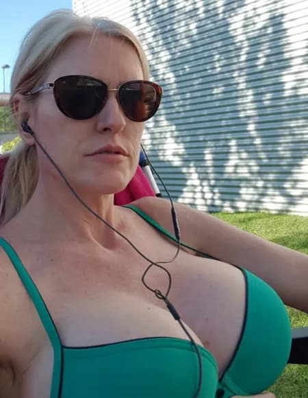 Sophyna OnlyFans profile