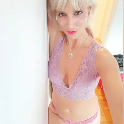 Adriane Velsatis