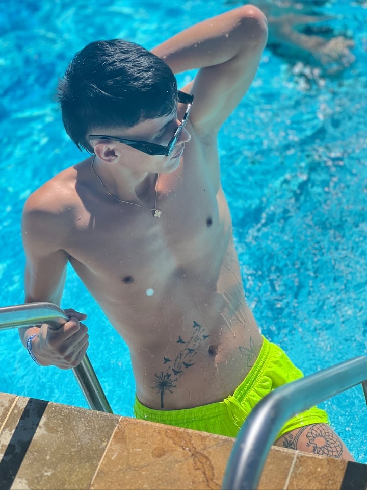 Adrianhot20201
