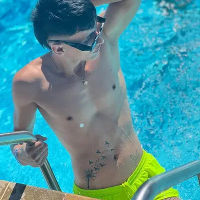 Adrianhot20201