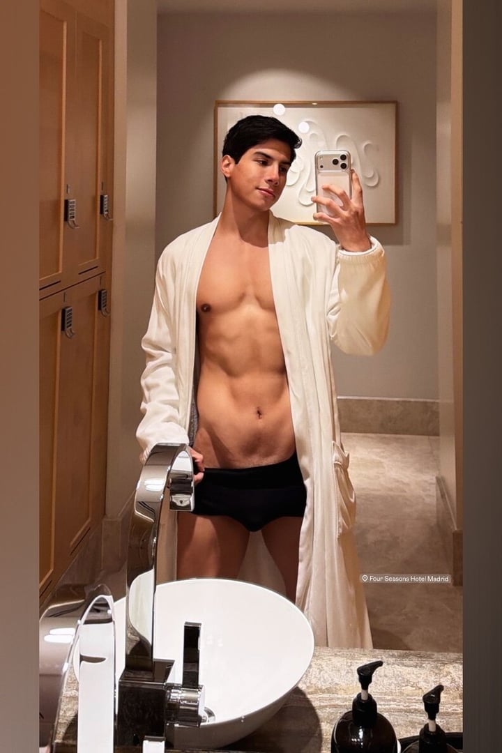 Alex 🏷️