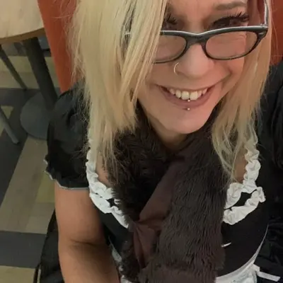 Angelscarlettblack