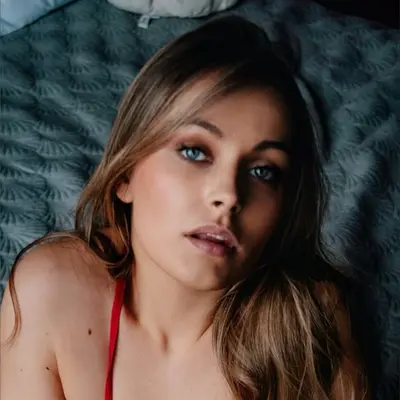 🦋 Anna Hottie 🦋
