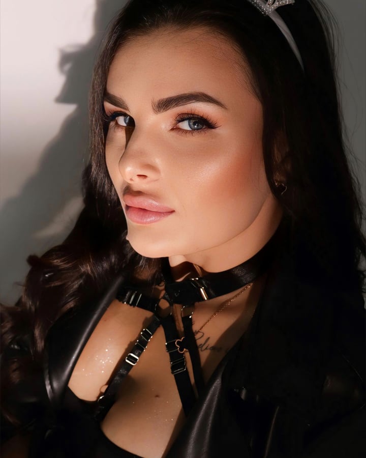 Annie Dark♠