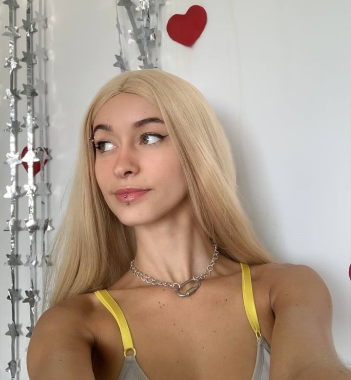 Bella Thorn • your cute naughty DJ 💗💗