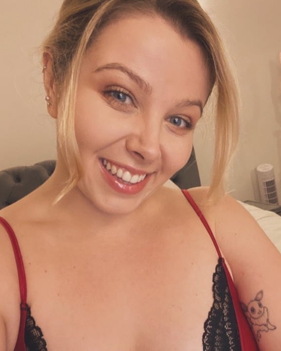 Bella Rose | FREE🌹 British Gamer Girl
