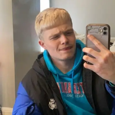 Bl0ndb0y19