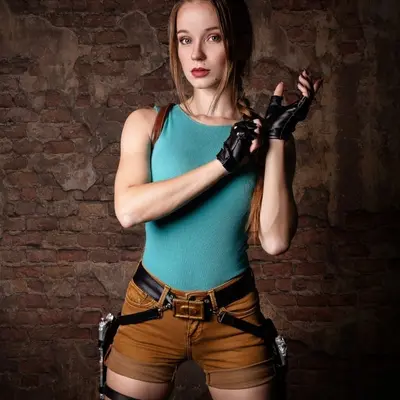 Burgundymona