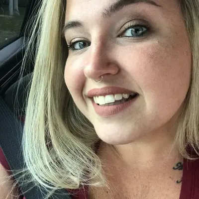 ThickThighsBlueEyes