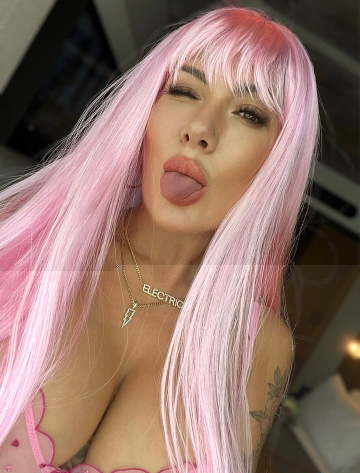 Carlyelectriclive