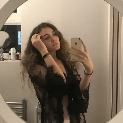 Comelaywithadile