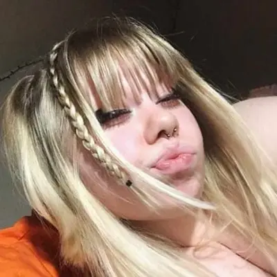 Ellie 🥸