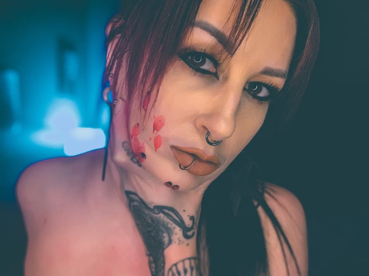 Courtneycrimson666