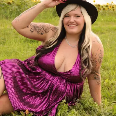 CurvyAngelina