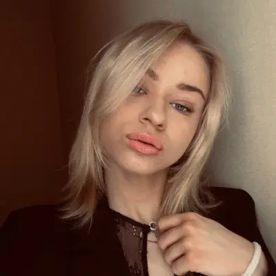 Emma Cherry 🍒