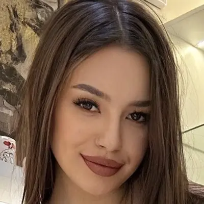 Eva Elfie🦋