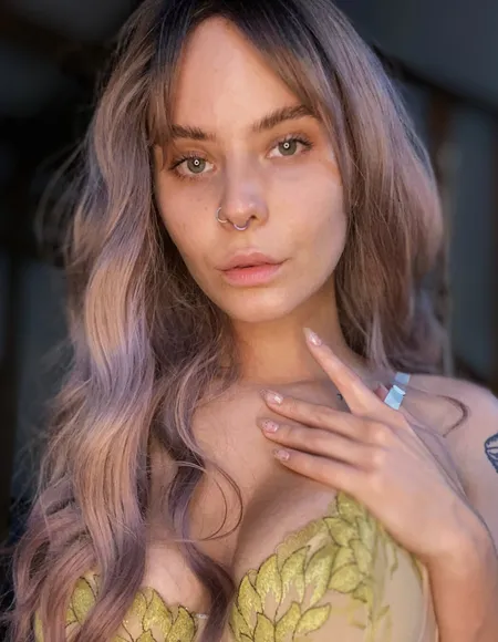 Eva Mariya 👽