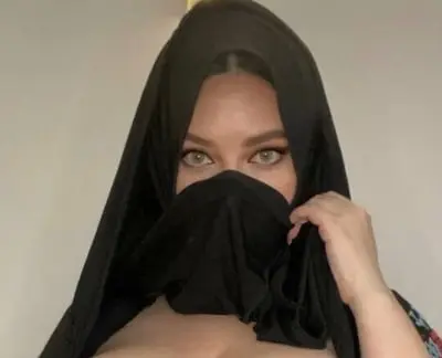 @FairuzaPersiana Financial Dominatrix