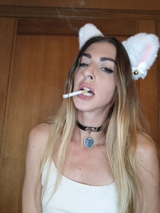 Ginasmokingqueen