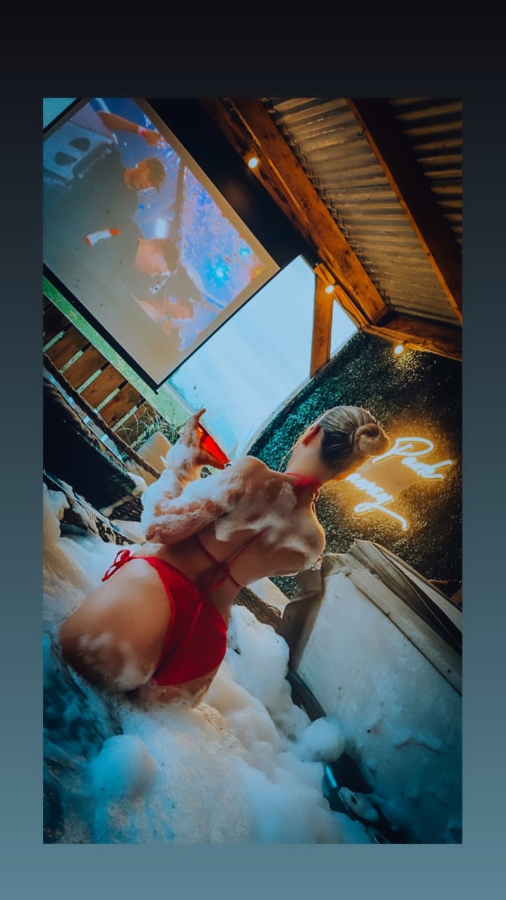 J 😇