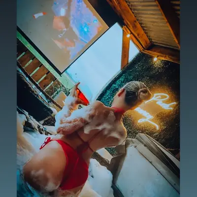 J 😇
