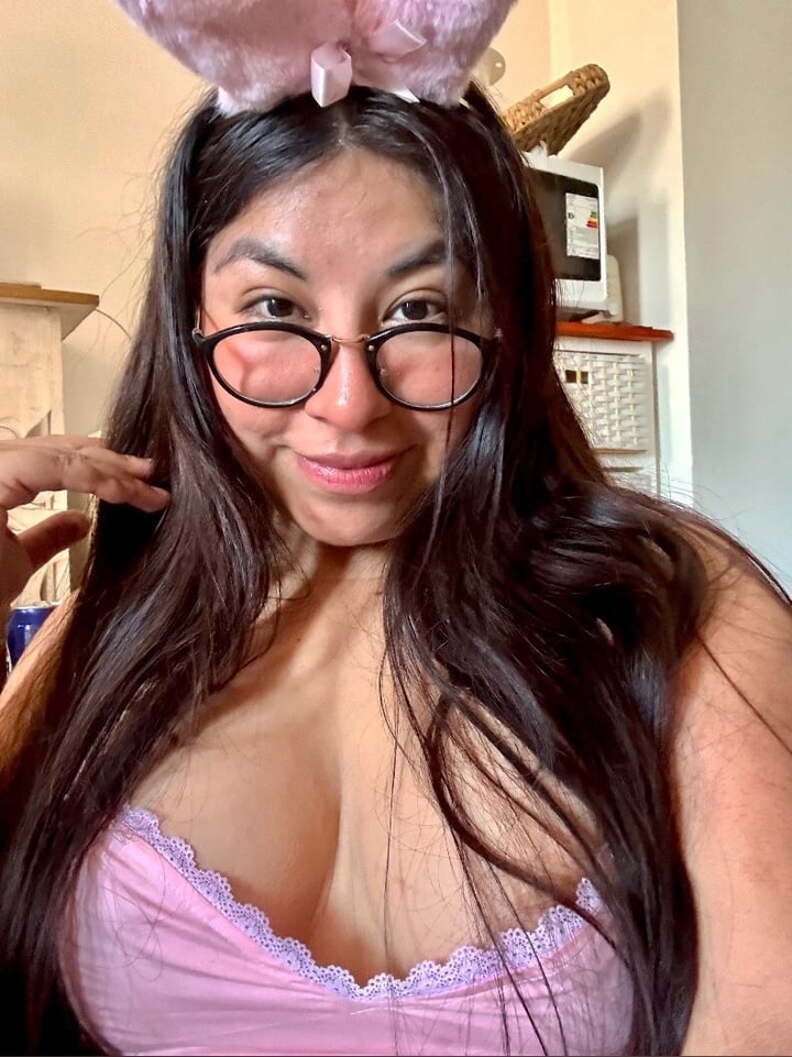 ℍ𝔼𝕃𝕃𝔼ℕ  🩷 MissSweetie 🩷HairyPussy 🔥