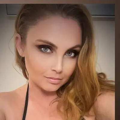 Honey Bee Bombshell