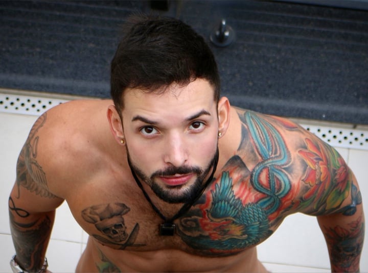 Hotlatino93