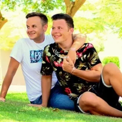 Hotgaycouple