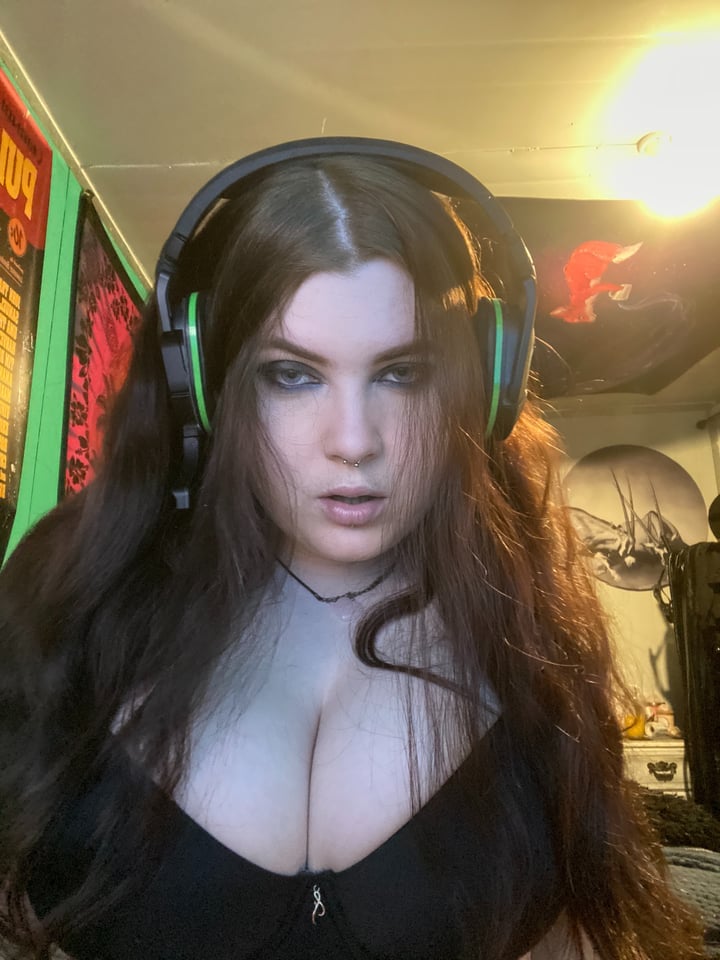 Hxrnykitten