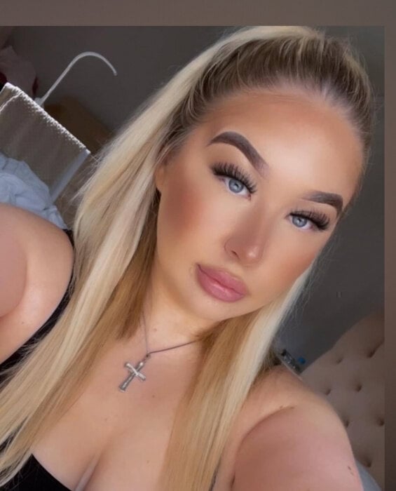 Innocentblondeyx
