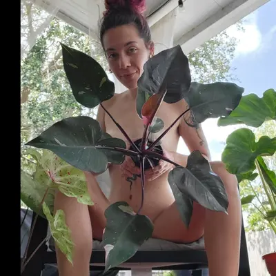 Itsyournakedneighbor