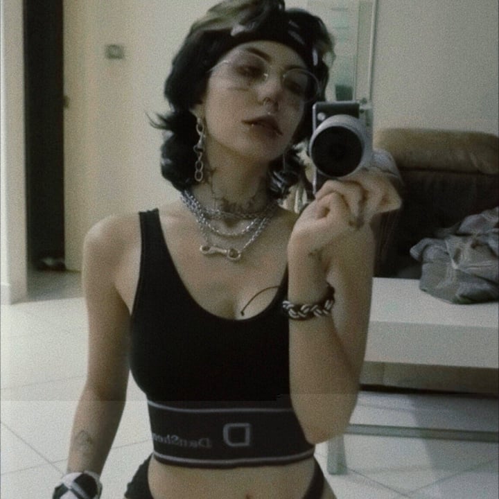 Itzel2002