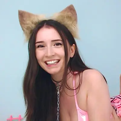 Kitten Sophie🩷(feeling frisky)