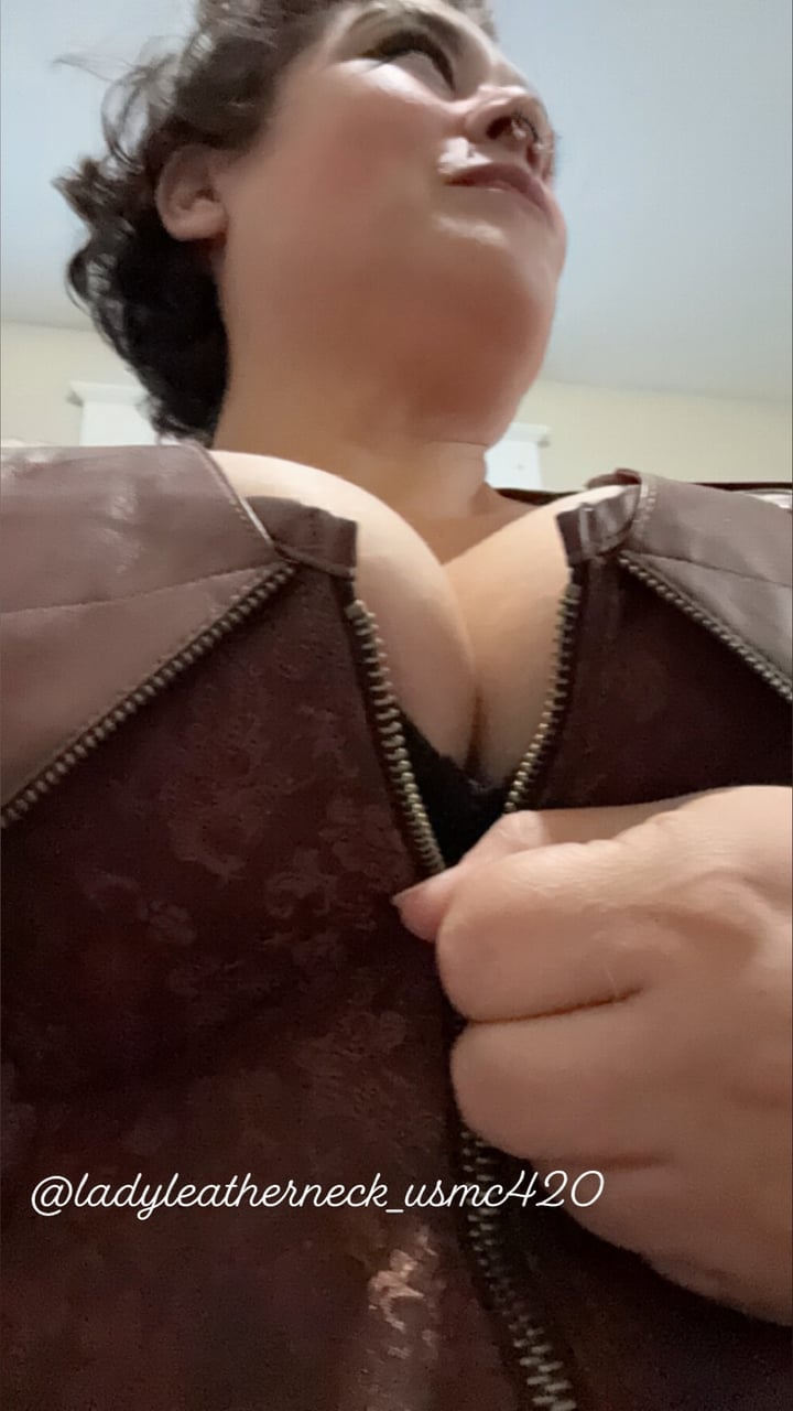 Ladyleatherneckusmc420