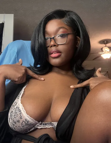 jadathedoll 👩 (21 y/o Ebony 🥵)