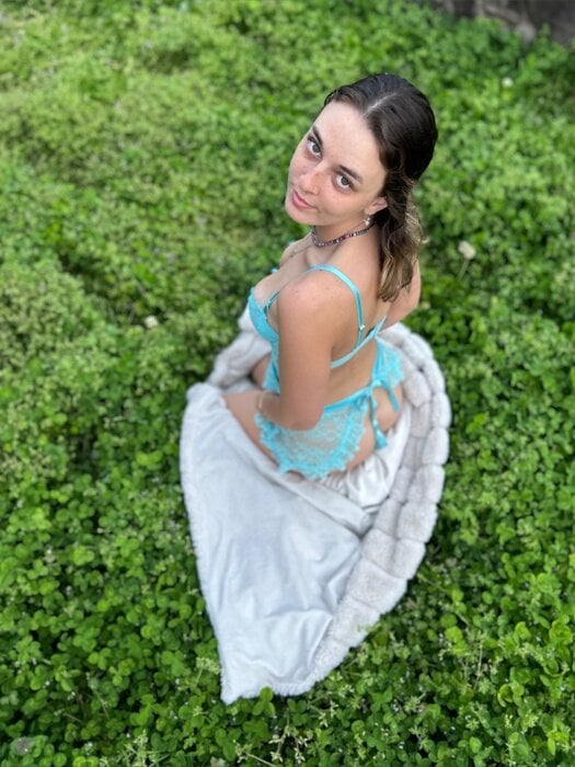 Littlelady04