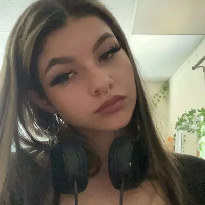 Lucyvalentinexxx