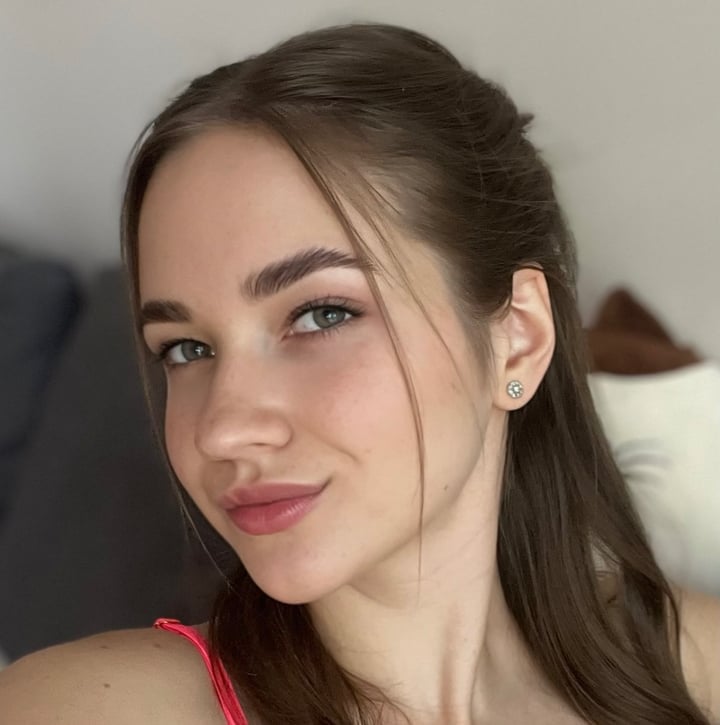 𝙇𝙪𝙣𝙖 𝙈𝙚𝙡𝙡𝙤𝙬🍑