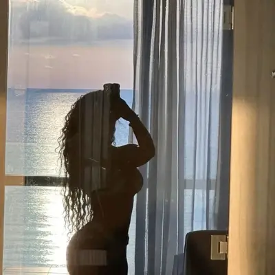 Mía Flores