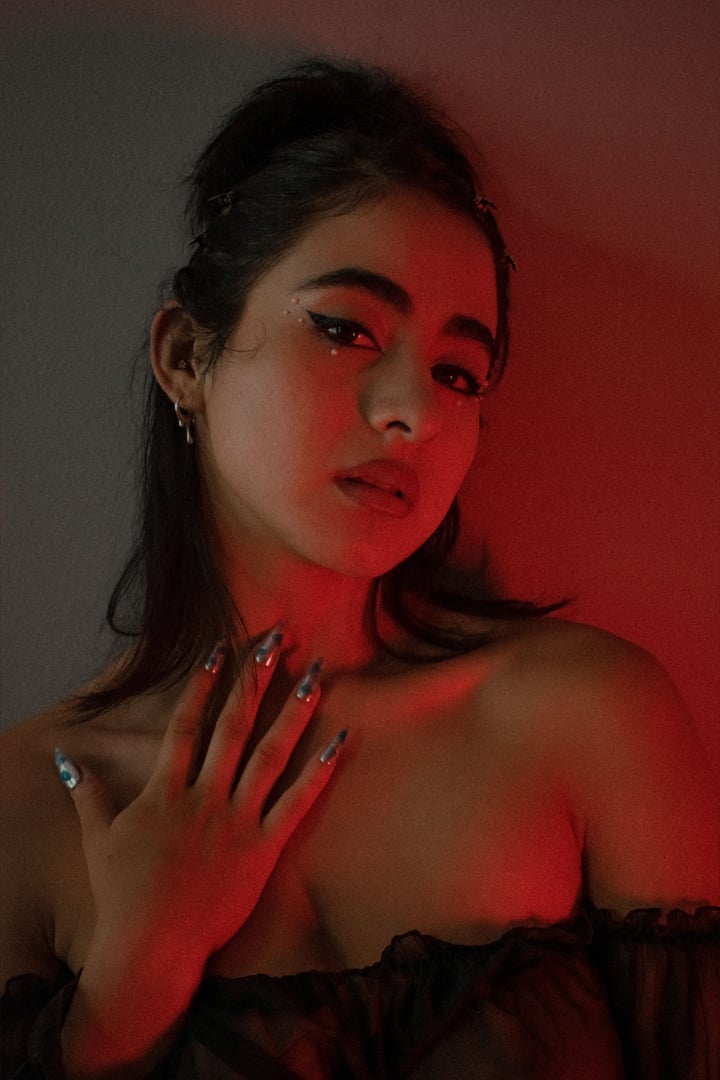 MÏA V
