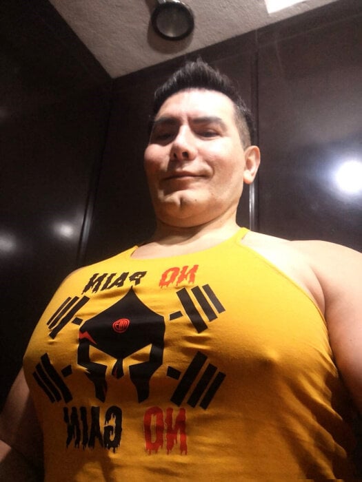 Monsterbigpecs