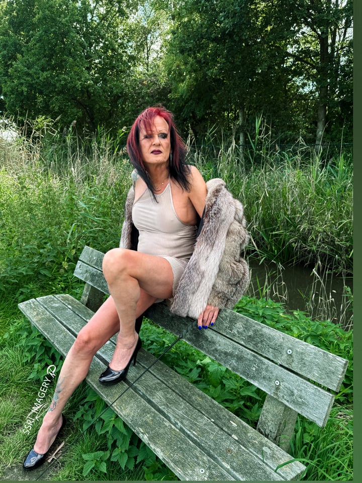 Naomi Perv