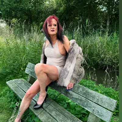 Naomi Perv